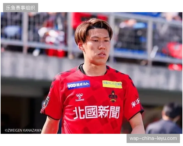 上海海港或在夏窗与本土前锋刘若钒完成续约,以稳定球队的锋线人员储备 上海海港或在夏窗与本土前锋刘若钒完成续约,以稳定球队的锋线人员储备